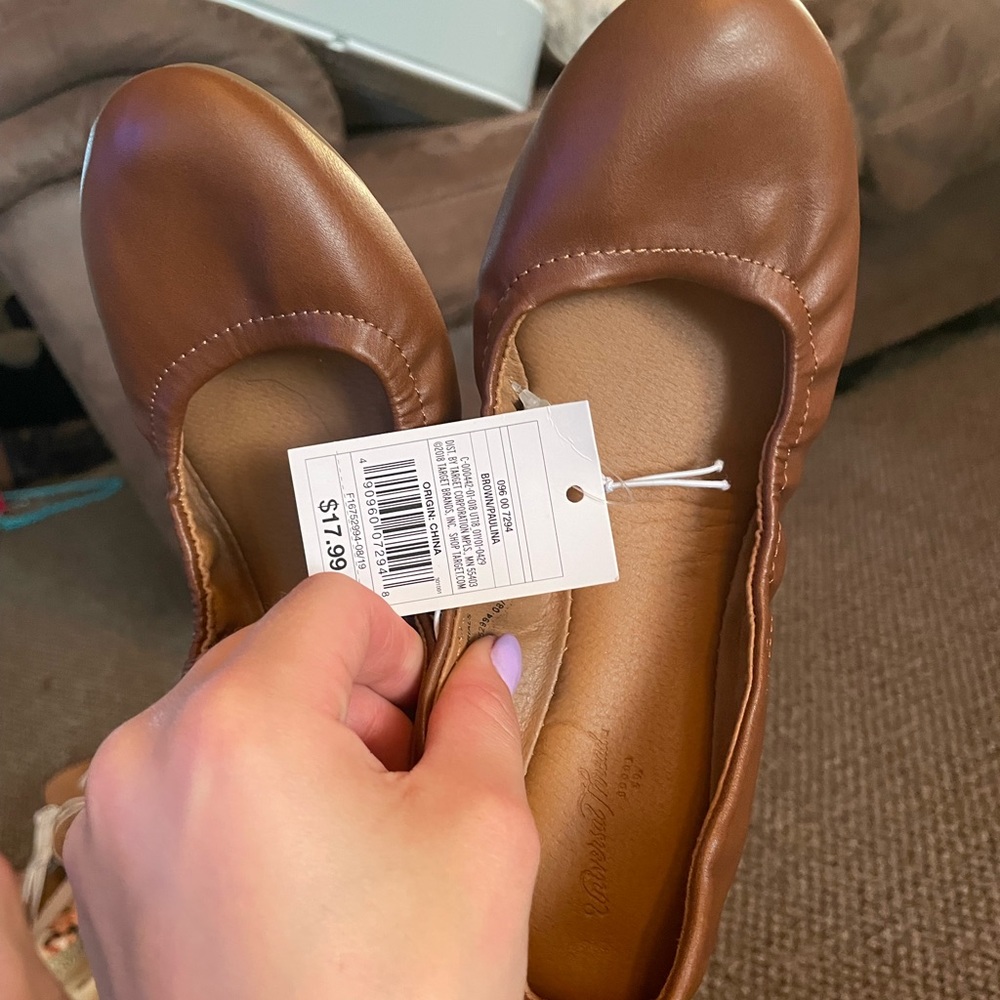 NWT Brown flats size 5